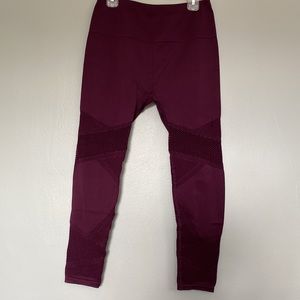 EUC Fabletics pants mesh sections on legs, burgundy size medium
